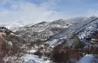 Karadeniz'de kar hayatı olumsuz etkiledi