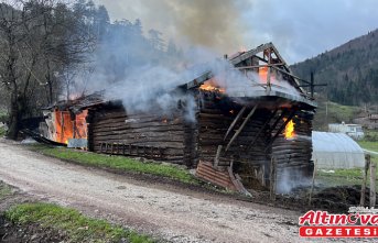 Kastamonu'da çıkan yangında ahşap ev kullanılamaz hale geldi