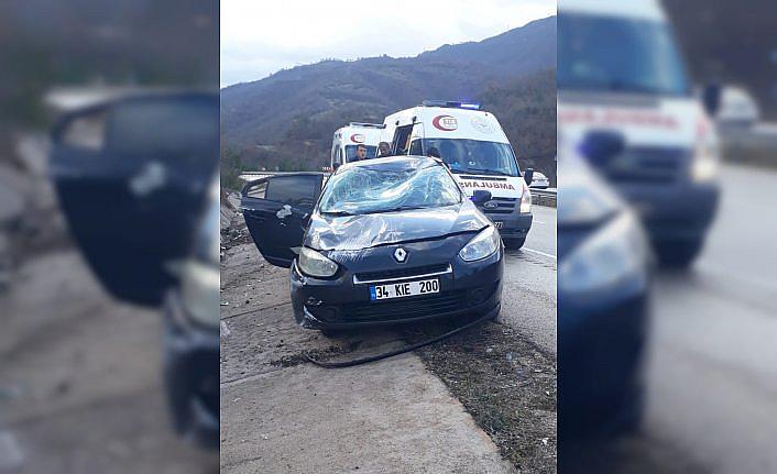 Tokat'ta devrilen otomobildeki aynı aileden 3 kişi yaralandı