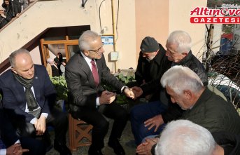 Bakan Uraloğlu, Rize'de silahlı saldırıda öldürülen PTT çalışanının ailesine taziye ziyaretinde bulundu