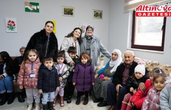 Düzce'de minik öğrencilerden alzaymır hastalarına ziyaret