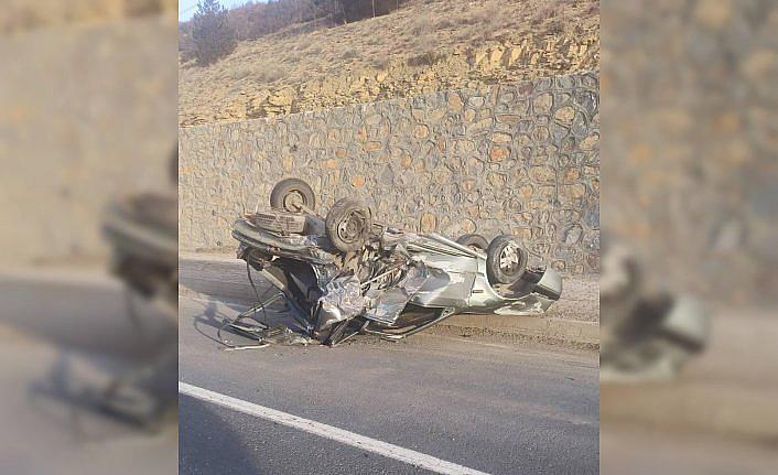 Gümüşhane'de iki otomobil çarpıştı, 3 kişi yaralandı