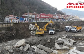 Kastamonu'da, İnebolu Çayı'ndaki çalışma sırasında istinat duvarı çöktü