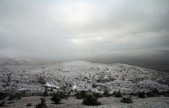 Tokat-Sivas kara yolunda kar etkili oldu