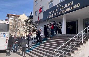 Bayburt merkezli dolandırıcılık operasyonunda yakalanan 4 zanlı tutuklandı