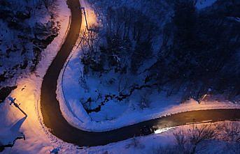 Düzce'deki 1368 metre rakımlı Yanık Yaylası karla kaplandı