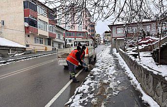 Kavak Belediyesi, karla mücadele çalışmalarını sürdürüyor