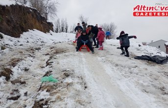 Yığılca Belediye Başkanı Savaş, çocukların kar sevincine ortak oldu