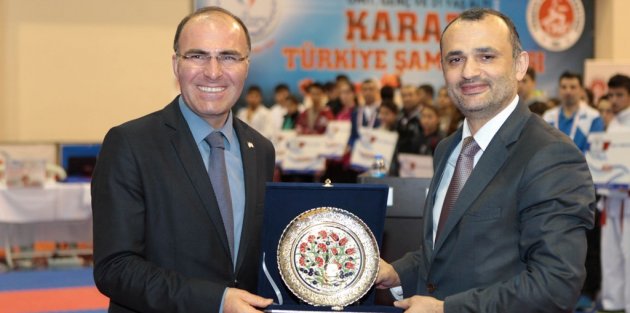 TÜRKİYE KARATE FEDERASYONU’NDAN BİR İLK KARATECİLER KAN BAĞIŞLADI