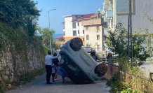 Zonguldak'ta yüksekten düşen elektrikli otomobilin sürücüsü yaralandı