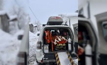 Samsun'da UMKE ekibi karla kaplı yolda 82 yaşındaki hasta için seferber oldu