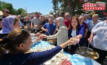 Gümüşhacıköy Belediyesi vatandaşlara aşure dağıttı