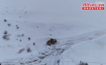 Bayburt'ta çığ düşmesi sonucu kapanan köy yolu ulaşıma açıldı