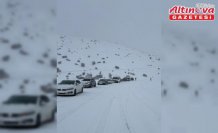 Gümüşhane-Erzincan kara yolu kar yağışı nedeniyle trafiğe kapatıldı