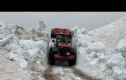 Rize'de yüksek rakımlı yayla yollarında kar temizleme çalışmaları sürüyor