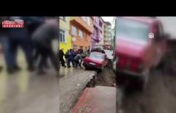 Samsun'da sokakta toprak kayması sonucu yolun bir bölümü çöktü