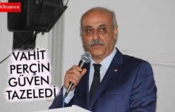 CHP İLÇE BAŞKANI VAHİT PERÇİN GÜVEN TAZELEDİ