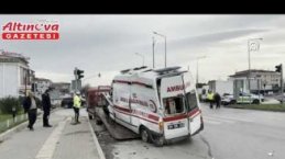 Samsun'da tırla çarpışan ambulansın şoförünün yaralandığı kaza güvenlik kamerasında