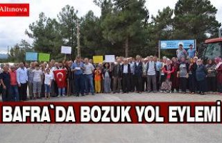 Bafra`da yolları yapılmayan köylüler eylem yaptı