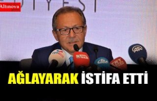 Ağlayarak istifa etti