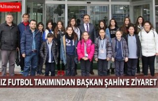 KIZ FUTBOL TAKIMINDAN BAŞKAN ŞAHİN'E ZİYARET