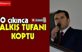 Uzun süre ayakta alkışlandı