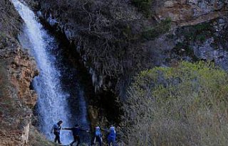 Sırakayalar Şelalesi'nde ilkbahar güzelliği