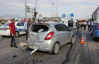 Amasya'da ambulansla otomobil çarpıştı