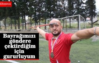 “Ay-yıldızlı bayrağımızı göndere çektirdiğim...