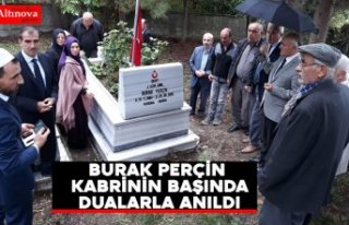 ŞEHİT J.UZM.ONB BURAK PERÇİN KABRİNİN BAŞINDA...