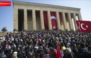 Anıtkabir'e gelen ziyaretçiler yoğunluk oluşturdu