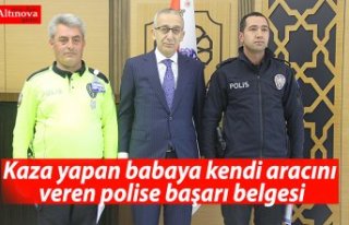 Kaza yapan babaya kendi aracını veren polise başarı...