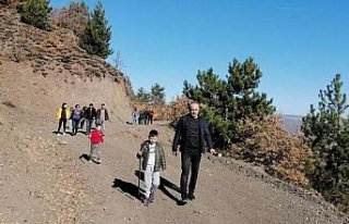 Gümüşhacıköy'de öğretmenler doğa yürüyüşü...