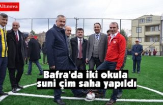 Bafra'da iki okula suni çim saha yapıldı