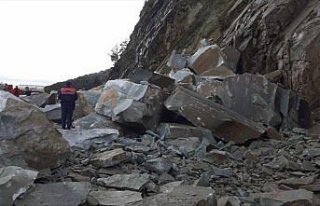 Bolu'da kara yolunda heyelan