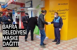 BAFRA BELEDİYESİ MASKE DAĞITTI