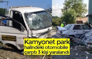 Kamyonet park halindeki otomobile çarptı 3 kişi...