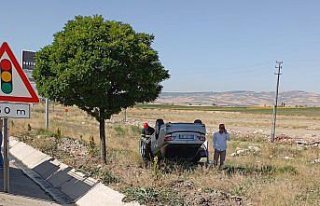 Amasya'da devrilen otomobilin sürücüsü yaralandı