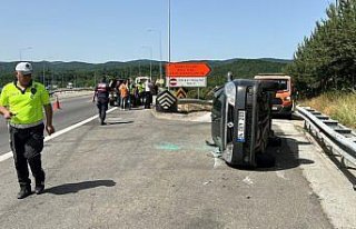 Anadolu Otoyolu'nda devrilen otomobildeki anne...