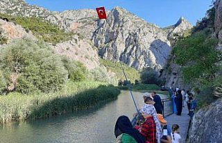 Çorum'da İncesu Kanyonu, bayram tatilinde ziyaretçilerin...