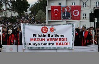 Kastamonu Üniversitesi mezuniyet töreninde Filistin'i...