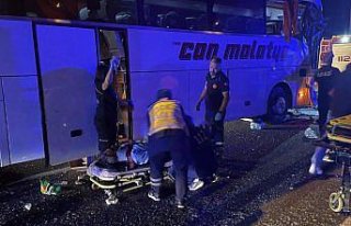 Anadolu Otoyolu'na iki yolcu otobüsü çarpıştı,...