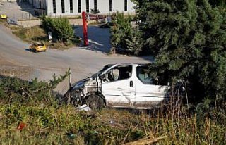 Anadolu Otoyolu'nda şarampole devrilen hafif...