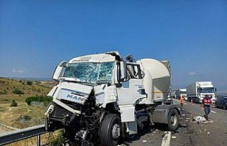 Anadolu Otoyolu'nun Bolu kesiminde tır ile tankerin...