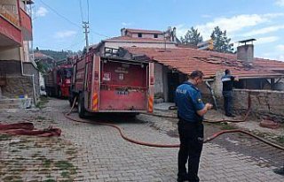 Çorum'da çıkan yangında dumandan etkilenen...