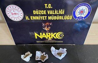 Düzce'de uyuşturucu operasyonunda yakalanan...