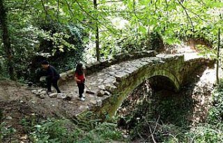 Rize'de baba kız tarihi kemer köprüdeki yabani...