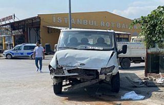 Samsun'daki trafik kazasında sürücü ile 2...