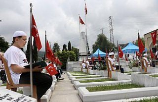 Trabzon'da 100 hafız çocuk Kur'an okuyarak...