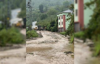 Trabzon'da sağanak üç ilçede hayatı olumsuz...